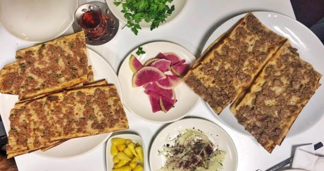 Konya Etli Ekmek Nerede Yenir? - Lezzet Dolu Bir Deneyim